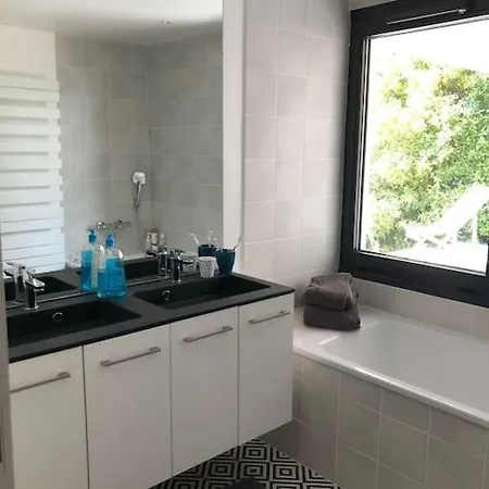 Maison De 220m2 Vue Et Chateau 빌라 *
